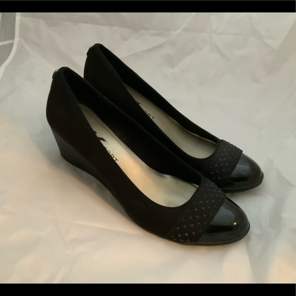 Black sport wedges
